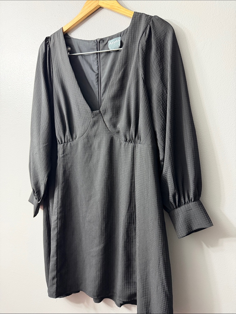 Arula black textured V-neck long-sleeve dress with a subtle geometric XL